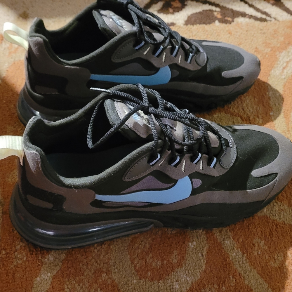 Men's Black & Gray Athletic Sneakers